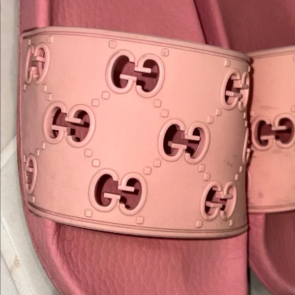 Authentic Womens Light Pink Rubber Gucci GG Slides - good used condition sz 38/8 - Picture 4 of 11